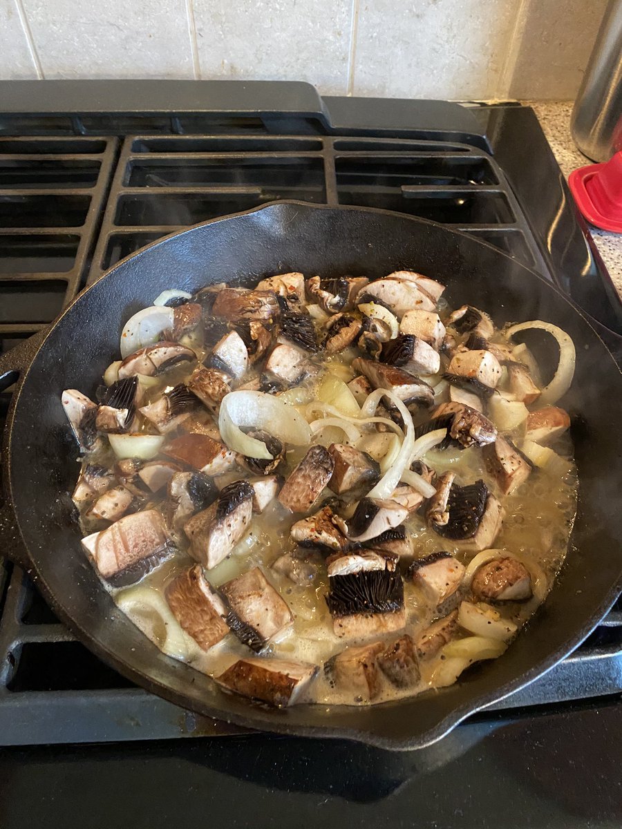 BlindSquirrel72's tweet photo. When itโs time to eat, you might as well do it right. #QuarantineLife #QuarantineCook https://t.co/lpR7YHTAVk