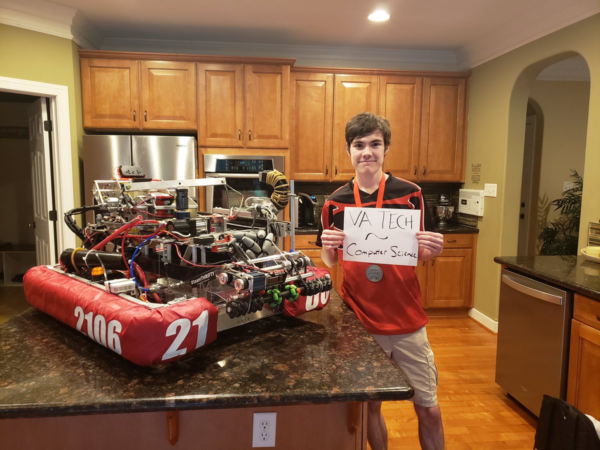 DogsRobotics's tweet image. Look forward to seeing you all return! #FIRSTAlumni You will all go of to do amazing things as you lead the world! Until we meet again. #Toast #Pudwill #frc2106