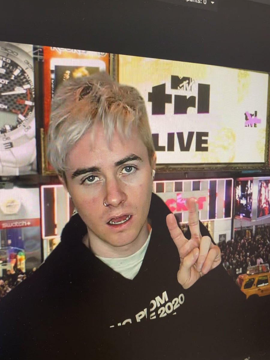 emonitela's tweet photo. live from times square it is time for #EmoNiteTV's Total Request Tuesday w/ ⁦@tjpetracca⁩. TUNE IN: https://t.co/52K9qIgTUC https://t.co/i2E03NZr2Y