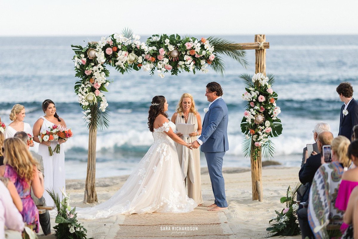 LunaCaboPM's tweet photo. Thank you @CaboCreative for selecting @CasaBellamar for Jessica and Chris's wedding. One of the most private villas in #LosCabos with its secluded beach! Photo @srichardsonfoto - HMU: @SuzanneMorel - Decor: @Cabolinens - Catering: @cateringincabo
#LosCabosWeddings #VillaWedding https://t.co/cQgqx92ZFa