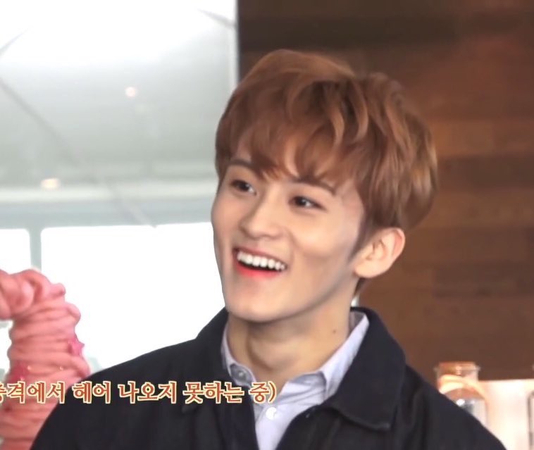 a thread of mark lee smiling but his smile gets bigger as you keep scrolling :]