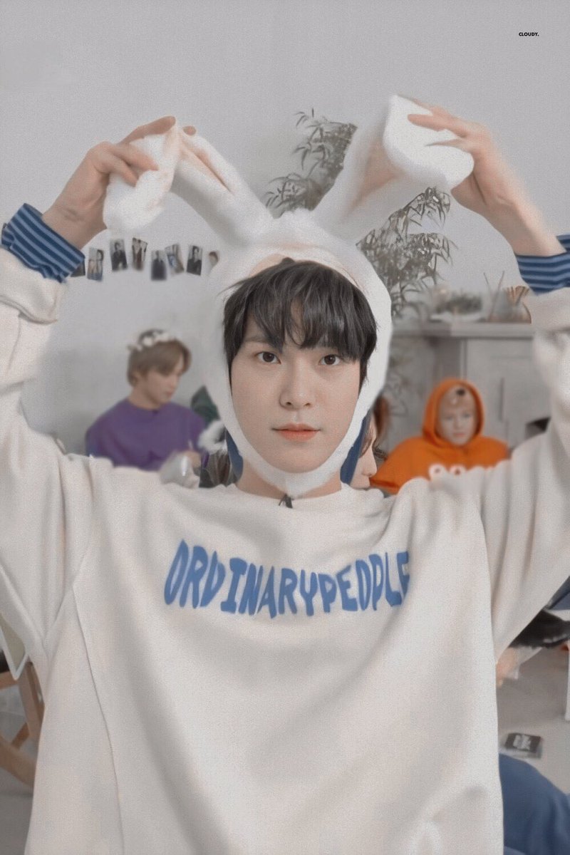 สีฝุ่นนนนนนนนนน tweet media