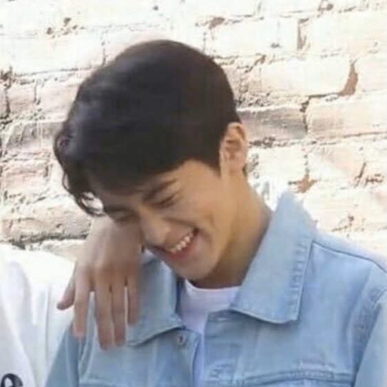 a thread of mark lee smiling but his smile gets bigger as you keep scrolling :]