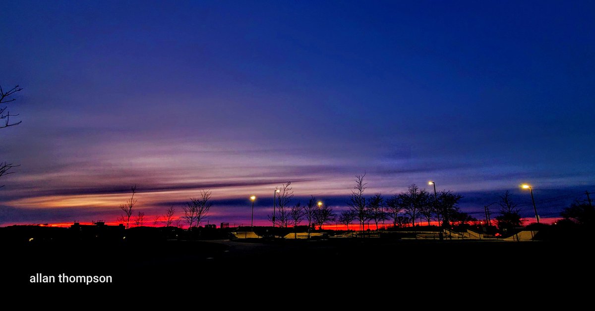 A very Gorgeous sky line tonight of a after glow sunset from Fischer Park in Kitchener, Ont @Lyndsay_CTV @MurphTWN @weathernetwork #StormHour #WxWatcher @vidman @KWRegion @PicPublic @PicPoet @SpaceCoastSkies @ShannBradbury @ExploreWR @berryonline @CityKitchener