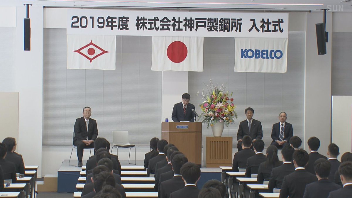 神戸製鋼の構内を走る機関車が不気味を通り越して怖すぎる と話題に 追いかけてくる時に目が光るやつ 社章に秘密結社感ある Togetter 神戸製鋼の構内を走る機関車が不気味を通り越して怖すぎる と話題に 追いかけてくる時に目が光るやつ 社章に秘密結社感ある Togetter