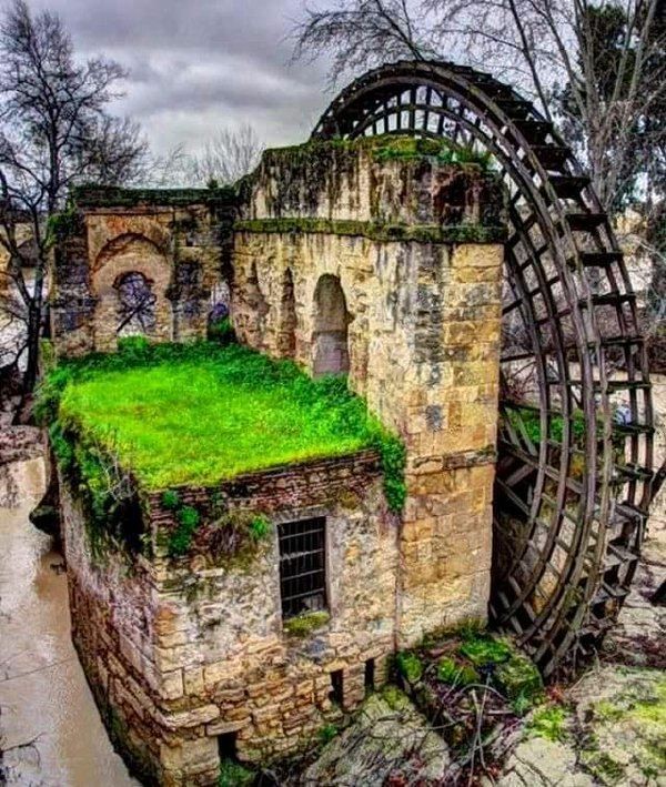 Na マイクラ用資料 スペインコルドバにあるイスラム時代の古代水車の遺跡を復元したもの とにかく かわいいなあ 廃墟萌えだわぁ Pinterest Minecraft マイクラ 廃墟