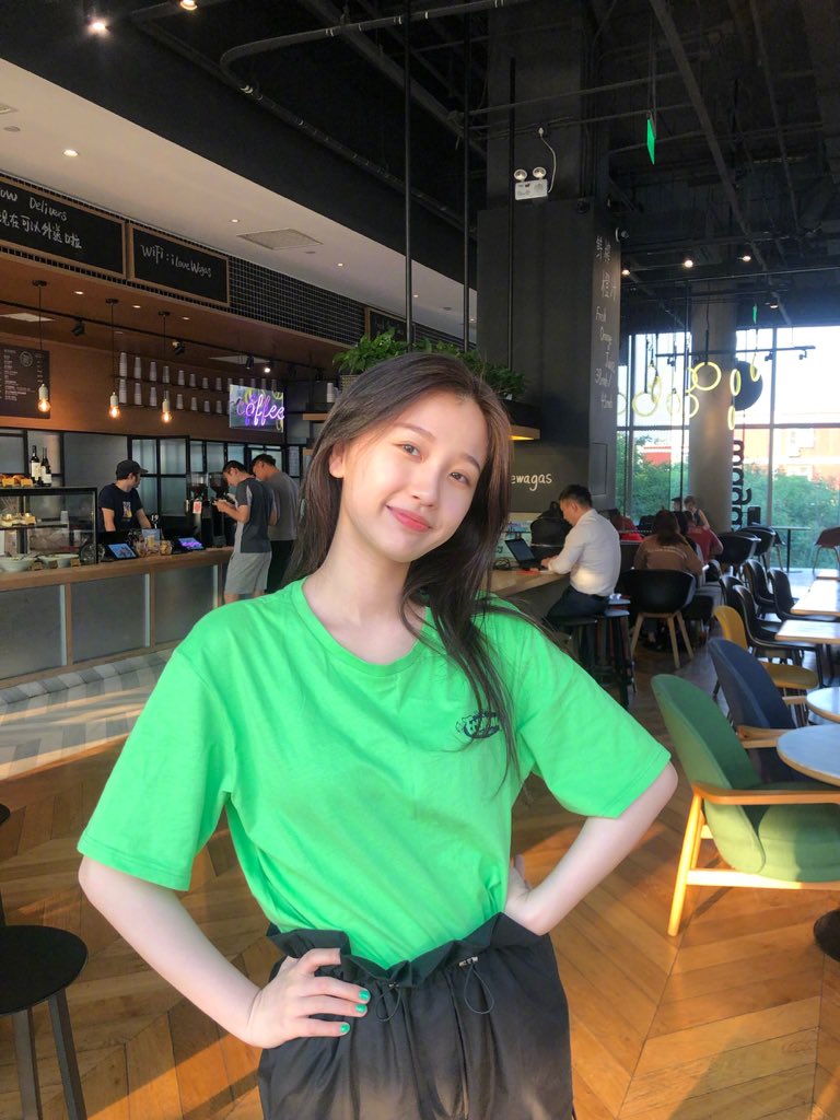 Miteene05's tweet photo. Giữ mãi nụ cười xinh :v 

#EstherYu https://t.co/TE77TsqT1G