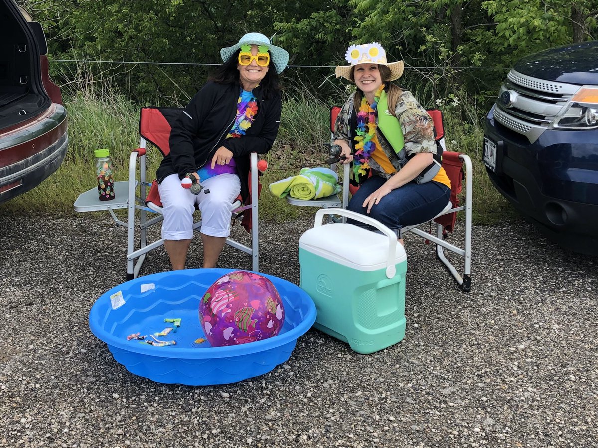 SiebertMyra's tweet image. We started the year acting like fools so it was only fitting that we ended it the same way! 😂What a year! Thankful for new friends, great memories, and lots of learning along the way. Excited for 2020-2021 at CMS! #LearnAndLaugh #FirstYearAP