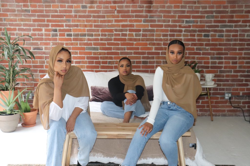 RAZiAA_tm's tweet photo. Hi guys! Eid is coming up soon and I would like to introduce my hijab business to the Twitter world. I’m doing an Eid Giveaway! 3 lucky winners. Pls RT MY FUTURE CUSTOMERS COULD BE ON YOUR TL 

RULES: RT AND FOLLOW FOR ENTRY 🚨 https://t.co/0QY1XkG2qt