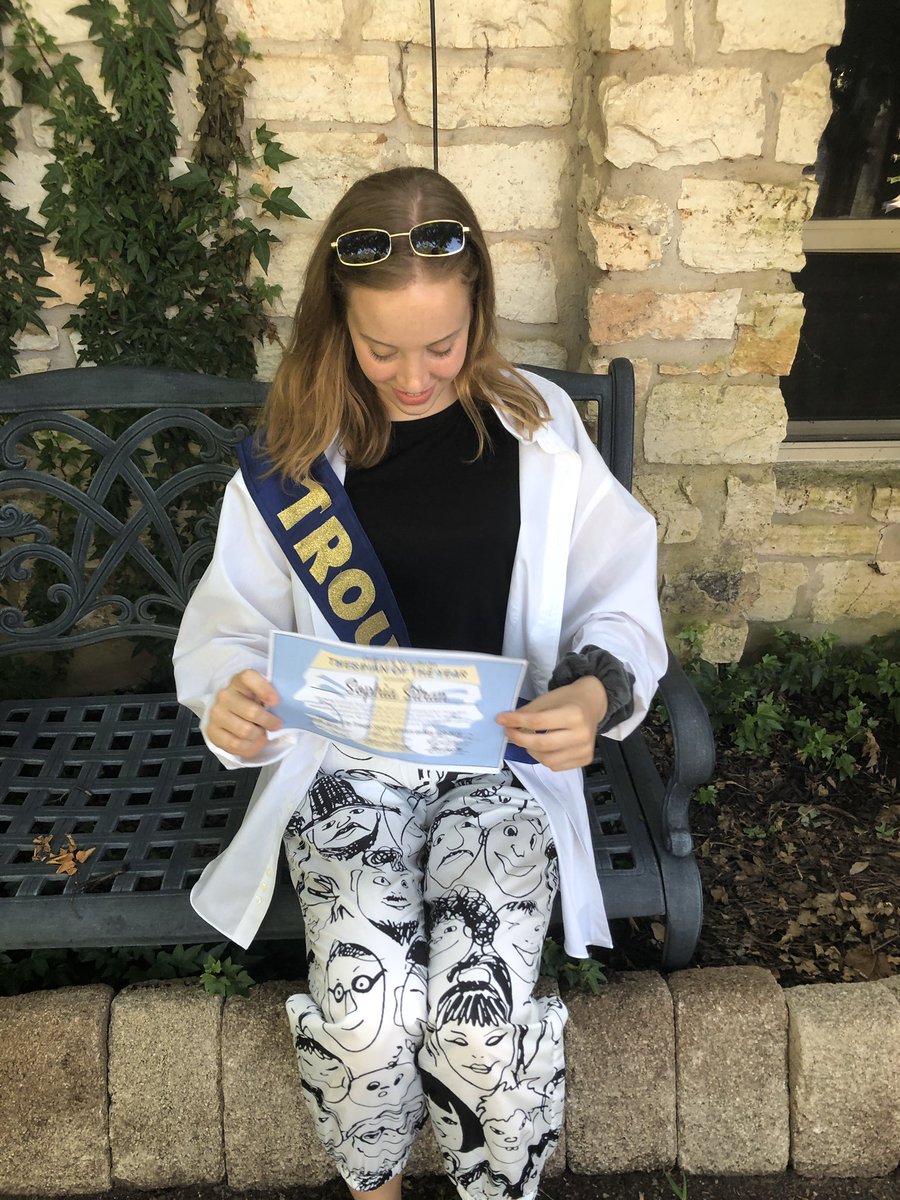 Look at our amazing Thespian of the Year, Sophia Sitran! We love you Sophia and appreciate all you do🥺💖🌸