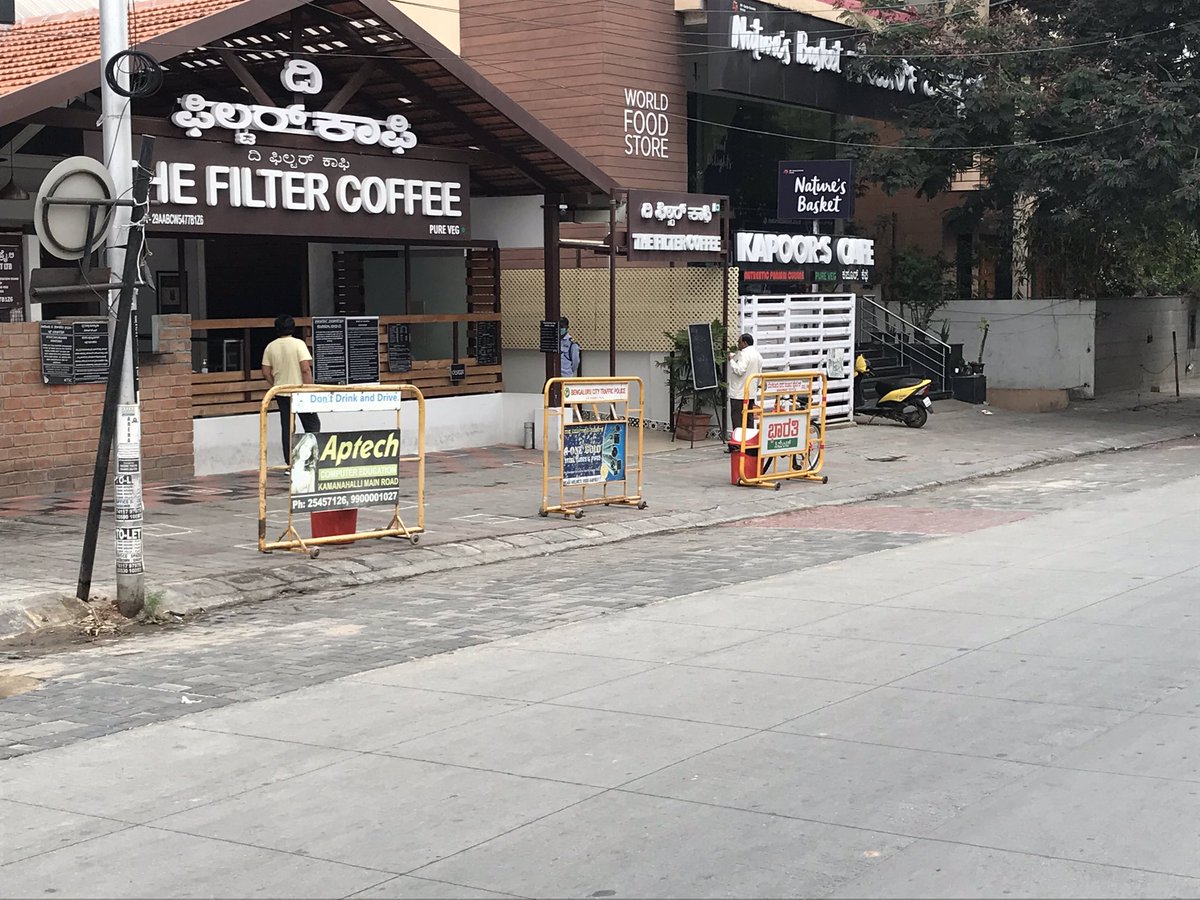 Nishanth_C's tweet photo. @blrcitytraffic @NammaBengaluroo @namma_hrbr @bwaditrafficps @kumaranganesan @srinualavilli @BBMPCOMM @BBMP_MAYOR @thefootpaths @btppubliceye @DCPTrEastBCP @ACP_TrafficEast @CPBlr @deepolice12 FINALLY! That is all that needs to be done. @namma_hrbr @citizenmatters 
Foot Path RECOVERED. Thank You @blrcitytraffic @BlrCityPolice @bwaditrafficps https://t.co/5pIJaYi19i
