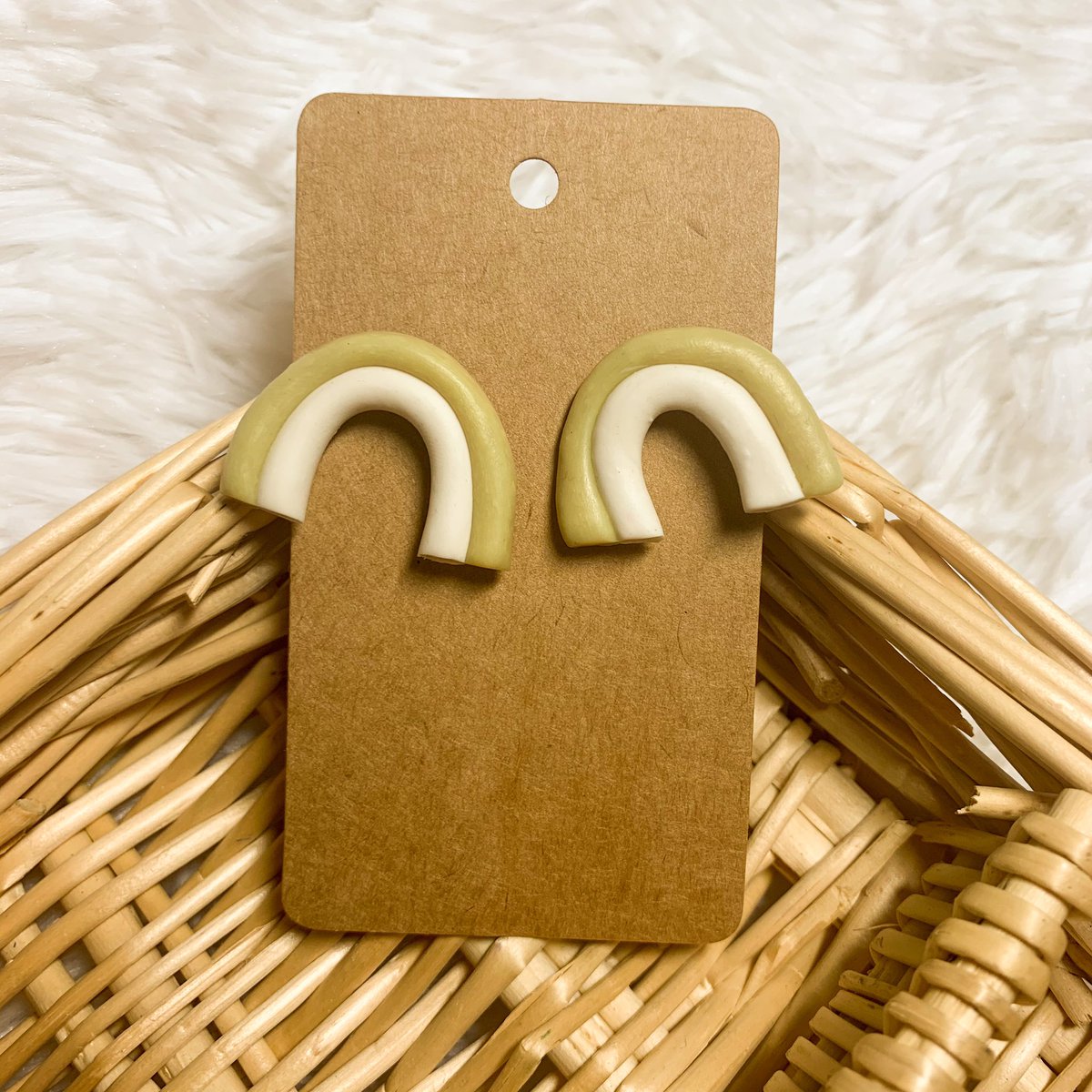 StickersAndSuch's tweet photo. • 𝚖𝚎𝚕𝚕𝚘𝚠 𝚌𝚘𝚕𝚕𝚎𝚌𝚝𝚒𝚘𝚗 • 
One of a kind polymer clay earrings! 
DM to order https://t.co/Hf0UX8OKCv