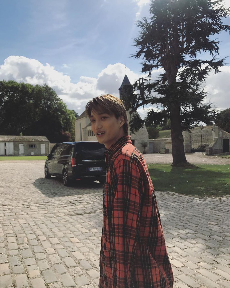 erospsiheya's tweet photo. ะัะพ ะฝะฐ ััะธั
ัะพัะพะณัะฐัะธัั
?
ะะพะถะตะฝัะบะฐ.
#EXO #exolwithchen #kimjongin https://t.co/Aj93AkMnKf