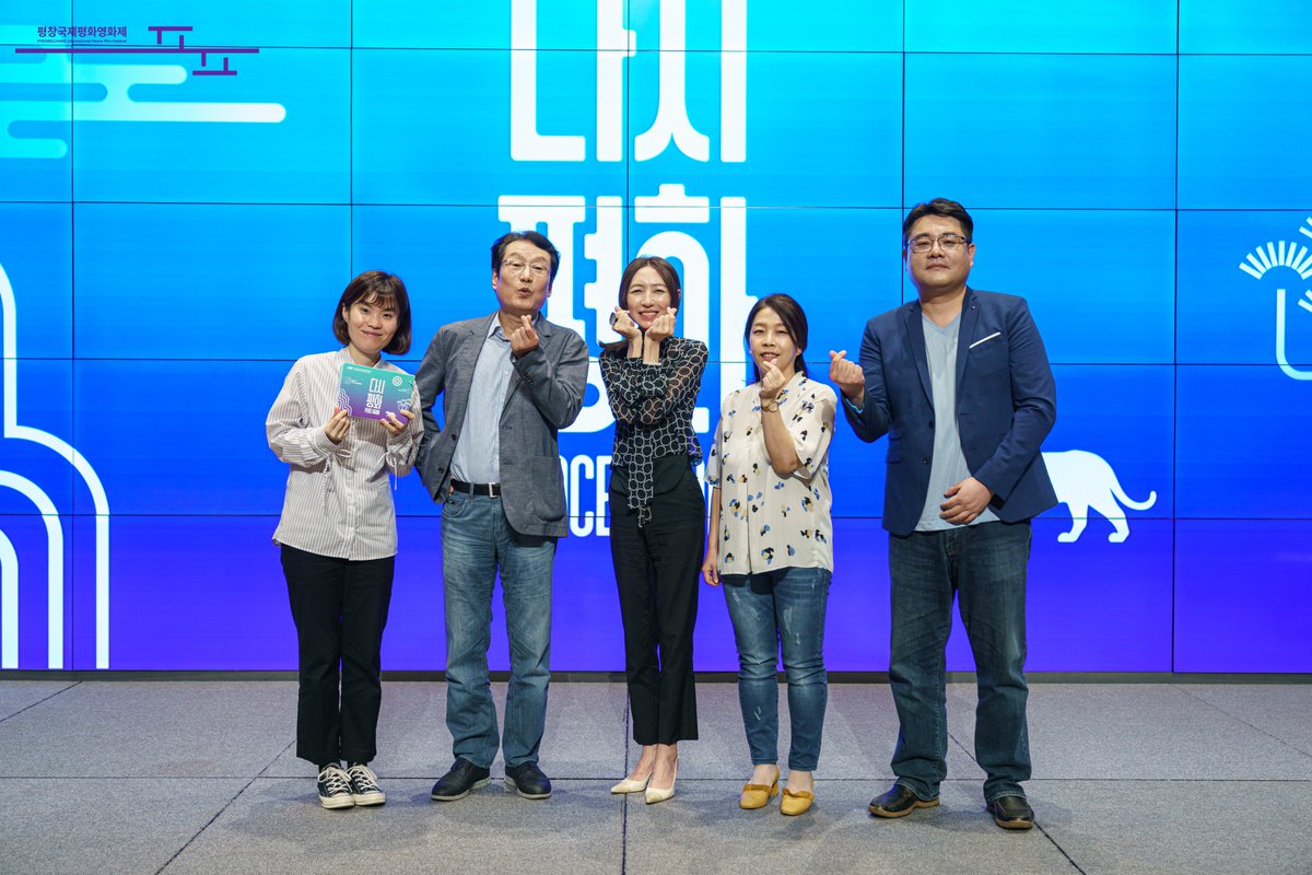 pipff_official's tweet photo. [#Moment_PIPFF]

2020.05.19(화)

2020년 평창국제평화영화제의 시작을
알리는 온라인 기자회견이 열렸습니다!

굿즈맛집, 답변봇, 댓글맛집까지...
영화제 온라인 기자회견 현장 비하인드 포토

🔽고화질 사진 더보기🔽
 https://t.co/V2CXO4S63o https://t.co/hMLRJLJP3G