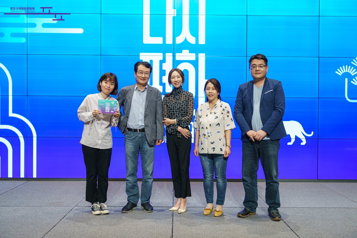 pipff_official's tweet photo. [#Moment_PIPFF]

2020.05.19(화)

2020년 평창국제평화영화제의 시작을
알리는 온라인 기자회견이 열렸습니다!

굿즈맛집, 답변봇, 댓글맛집까지...
영화제 온라인 기자회견 현장 비하인드 포토

🔽고화질 사진 더보기🔽
 https://t.co/V2CXO4S63o https://t.co/hMLRJLJP3G