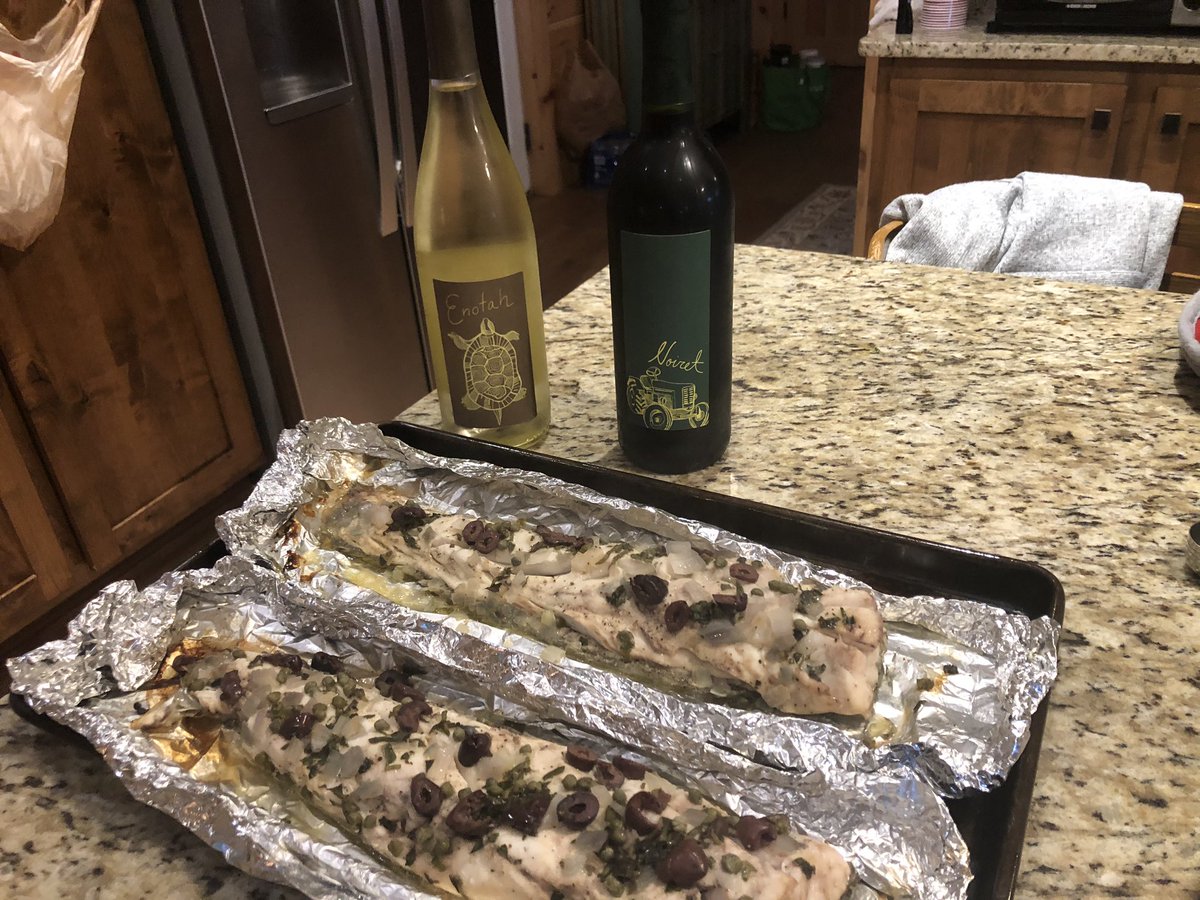CalabroTom's tweet photo. #laketotable Striped bass w/ EVOO, butter, tarragon, calamata olives & capers. Local @cranecreekvineyards crisp white wine, vermicelli rice & oven roasted asparagus @ScoutsCooking #lifeisgood https://t.co/1Gpdz4Ic2B
