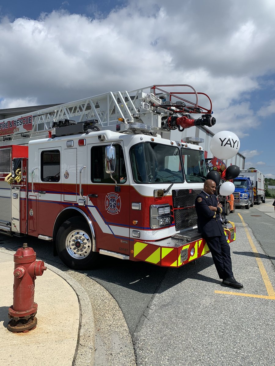 Hey #Vancouver🇨🇦!

Pls join <a href="/VanFireRescue/">Vancouver Fire Rescue Services</a> celebrating the career of Assistant Chief Chuck Stanford!

Chuck served our City for 31 years! A genuine person &amp; leader who focused on relationships. I’m honoured to have served with him!

Congrats AC! <a href="/IAFF18/">Van Fire Fighters</a>