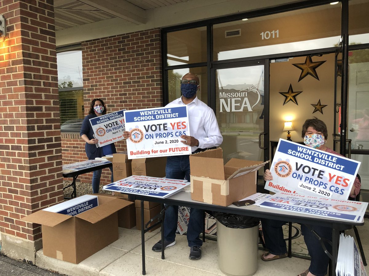 YESforWSD's tweet photo. Plenty of yard signs still available for pickup Wednesday evening 5:30-7:30. #YESonPropsCandS #Building4ourFuture https://t.co/AF5JwjuDRo https://t.co/hldQxFA8yF