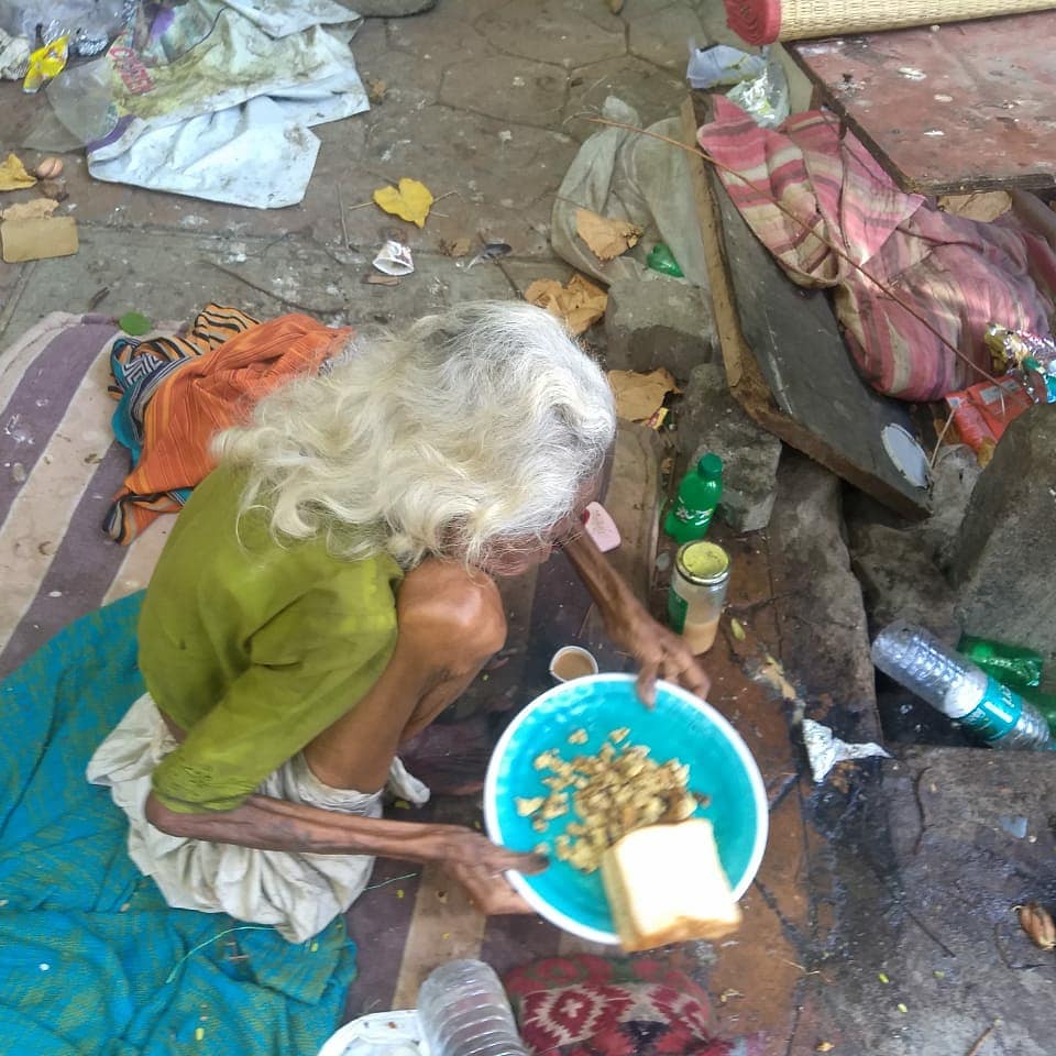 AfrozShah1's tweet photo. After the trauma - at the hands of tilak nagar police station - last night

Emotional, physical and mental distress 

Will not be able to provide food to following injured and sick person :

Umesh

Mataji

Micheal

Manoj

Laxmi

Need home cooked food and little caring.

Request. https://t.co/iT4K3DzrDf