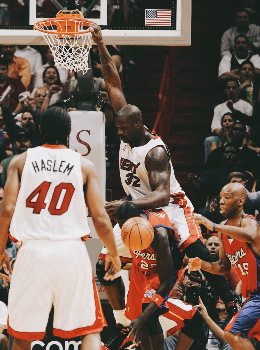 BleacherReport's tweet image. Shaq's posters were disrespectful 😤