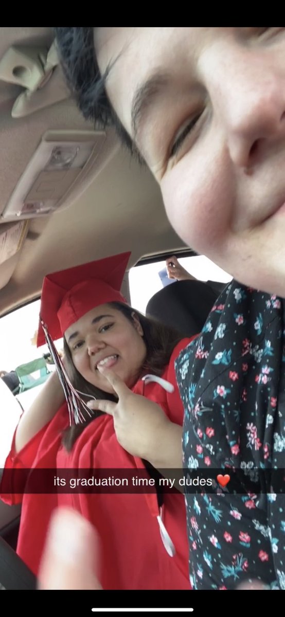 ogyoungandwild's tweet photo. so my sister graduated this weekend and i was so lucky to be there with her ! ❤️ https://t.co/YLbQR2ib0L