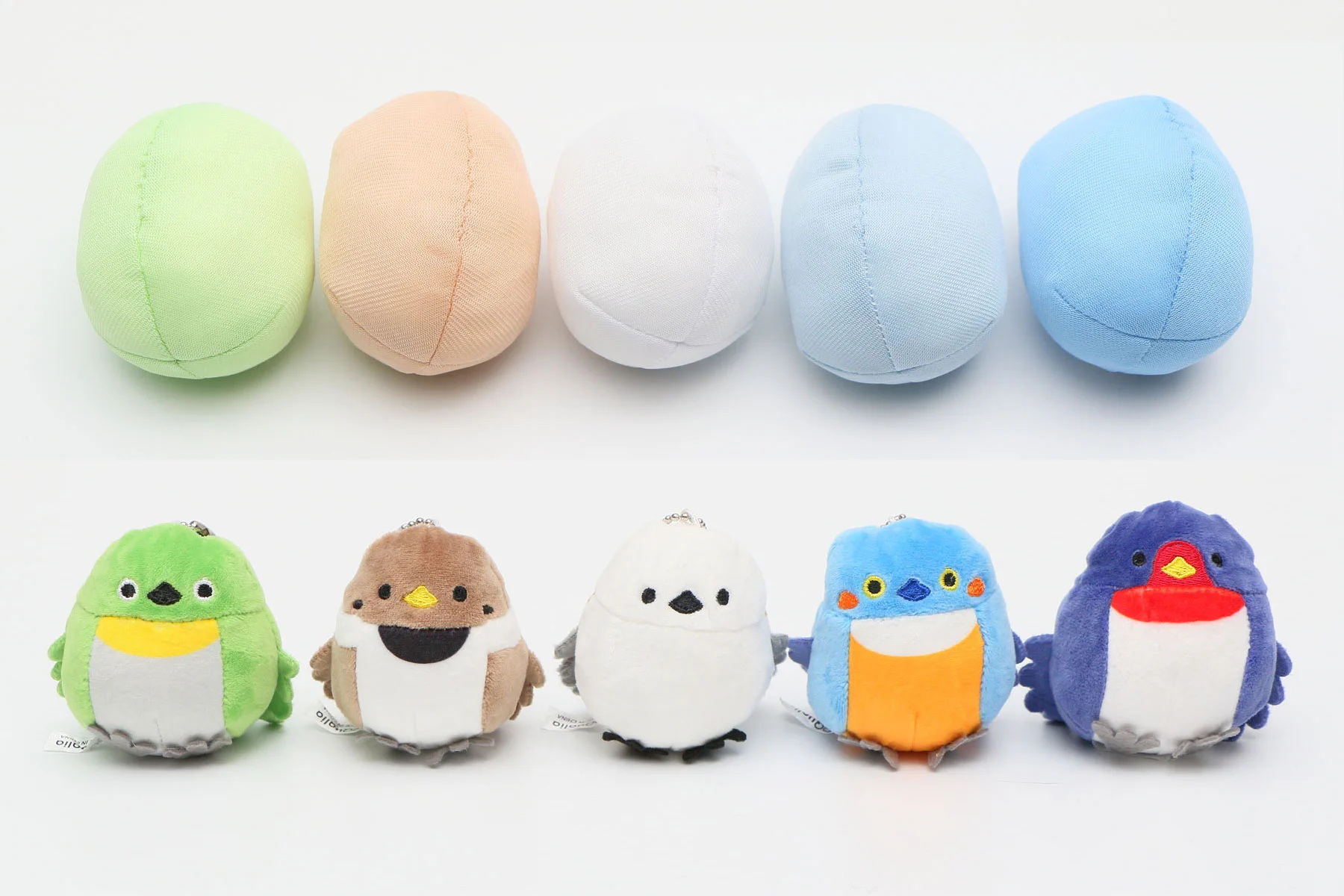 卵をひっくり返すと鳥のぬいぐるみに？！6月発売予定のガチャが可愛い！