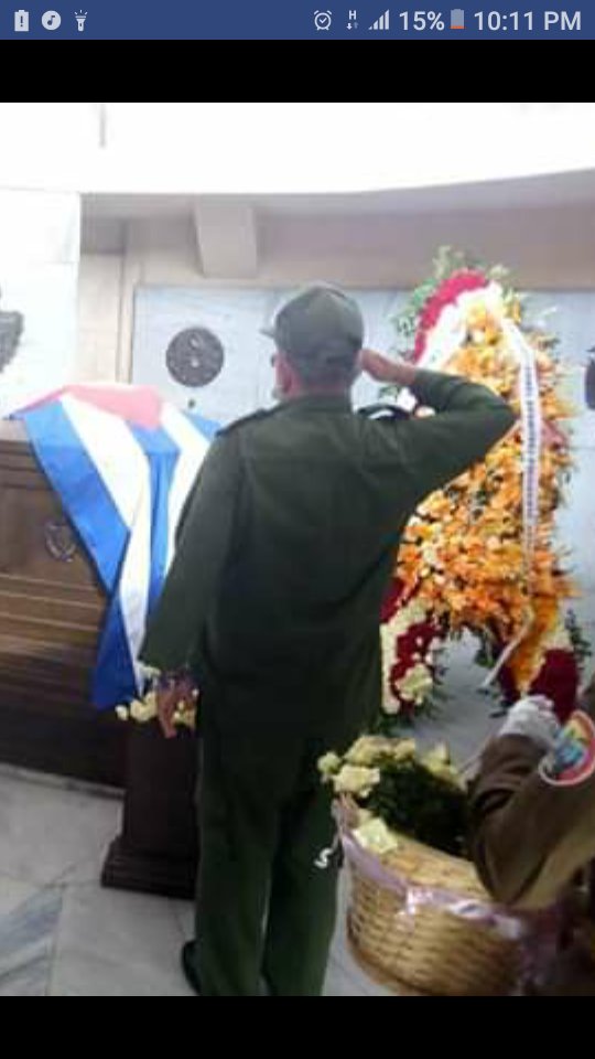 Maricel24916241's tweet image. " Yo quiero cuando me muera, sin patria, pero sin amo, tener en mi losa un ramo de flores y una bandera." #JoseMarti #MartianosHoy #CMKC