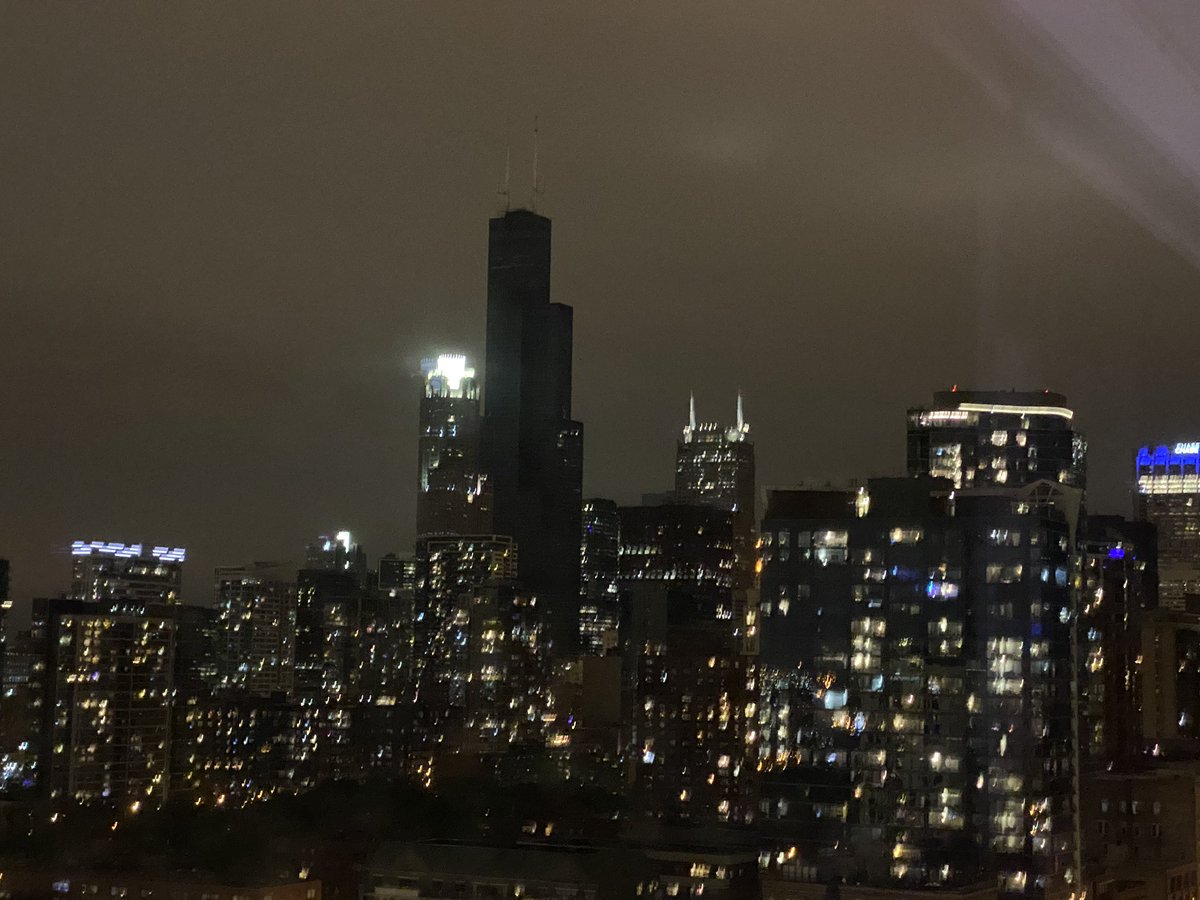 Flooding caused a power outage at the sears tower and it’s extremely ominous with no lights on
