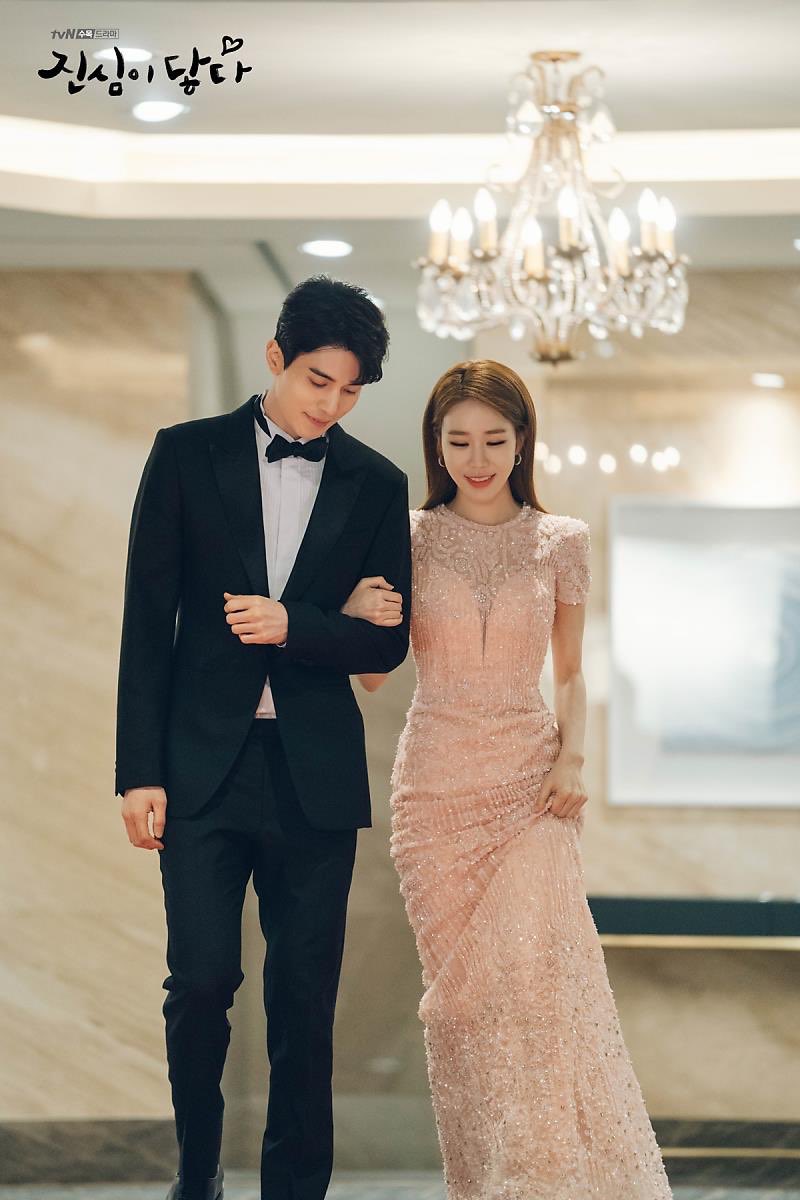lya_eri9's tweet photo. I finished Touch Your Heart last week asdfghjkl FINALLY 💖 and omg I swear I’m now digging for romcoms 😂 AND HOW CAN PEOPLE WHO ARE NEARING THEIR 40s LOOK SUPER ATTRACTIVE UGH 😭 Lee Dong Wook &amp; Yoo Inna are just Kings and Queens and definitely my fav kdrama couple 🌟🥰 https://t.co/Q0iMagZ8YM