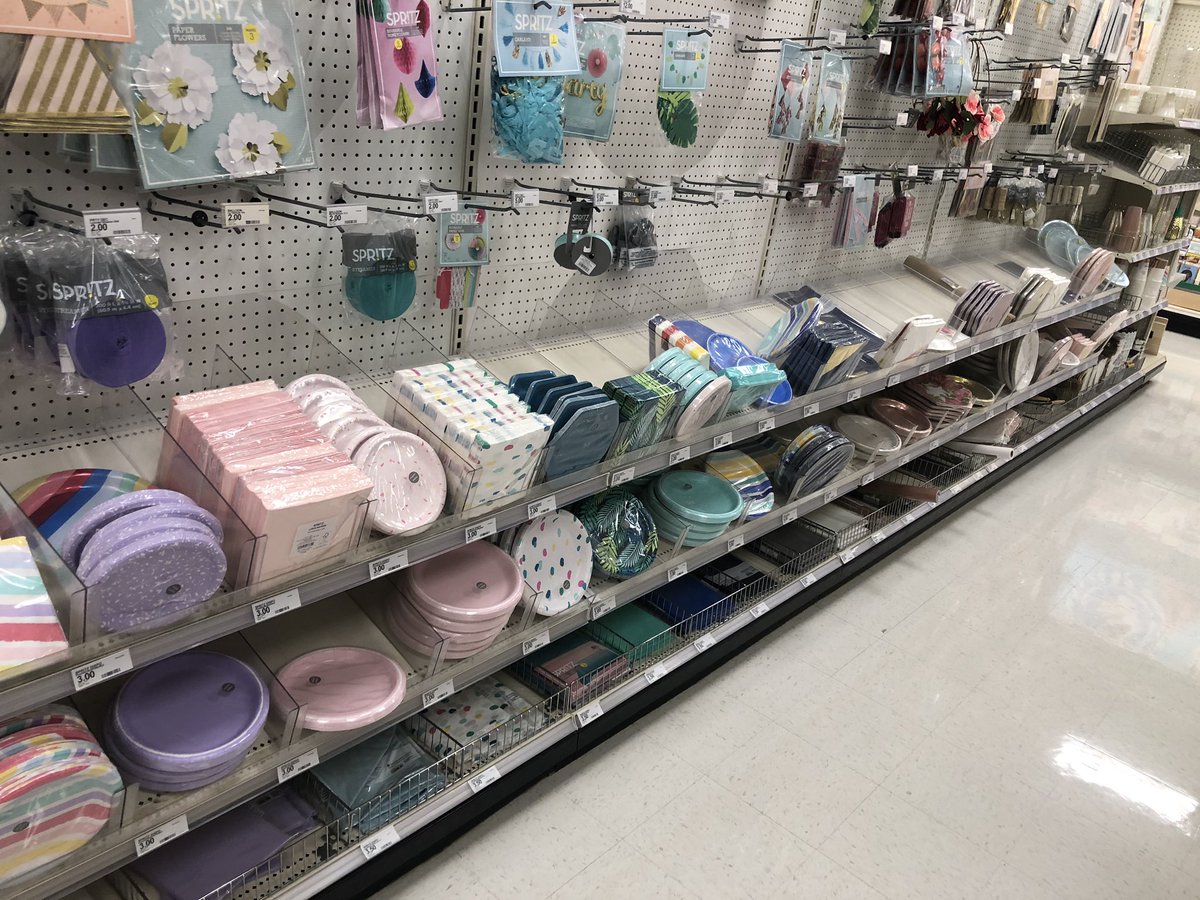 TheTargetBrian's tweet image. Fixed fixtures, purged the back and flexed!! If it’s in the back it’s not in the bank.
#brand4daze.                                           #outsareweird.                                          #fixtureswontfixthemself @RachelH1842 @Audrey_Och @palayeva @TargetJoshT