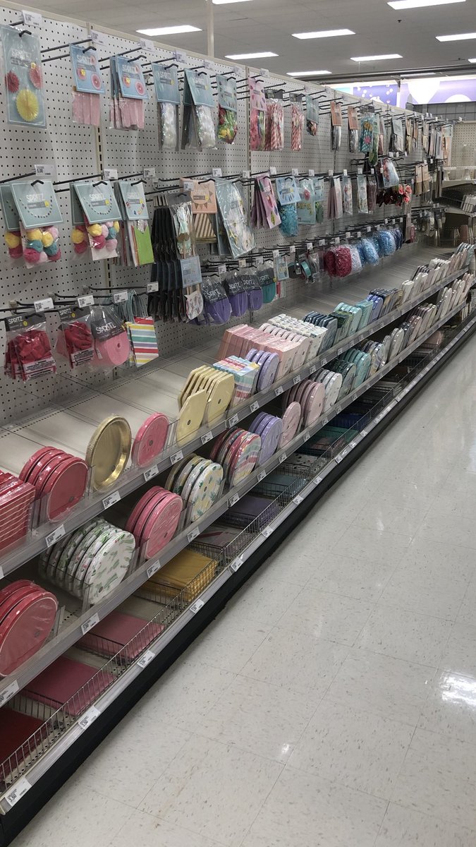 TheTargetBrian's tweet image. Fixed fixtures, purged the back and flexed!! If it’s in the back it’s not in the bank.
#brand4daze.                                           #outsareweird.                                          #fixtureswontfixthemself @RachelH1842 @Audrey_Och @palayeva @TargetJoshT