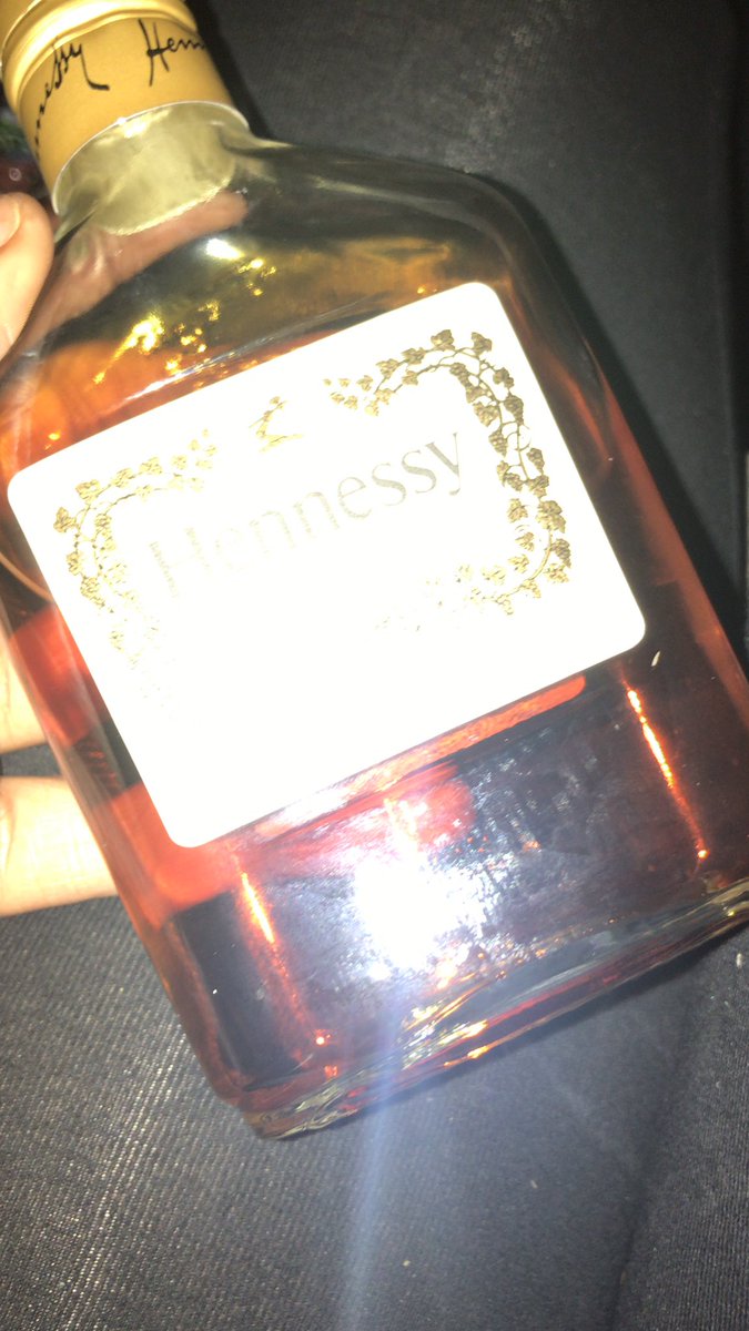 DripnCream's tweet photo. I’m bored WTM ???? https://t.co/aP5jlWWGP8