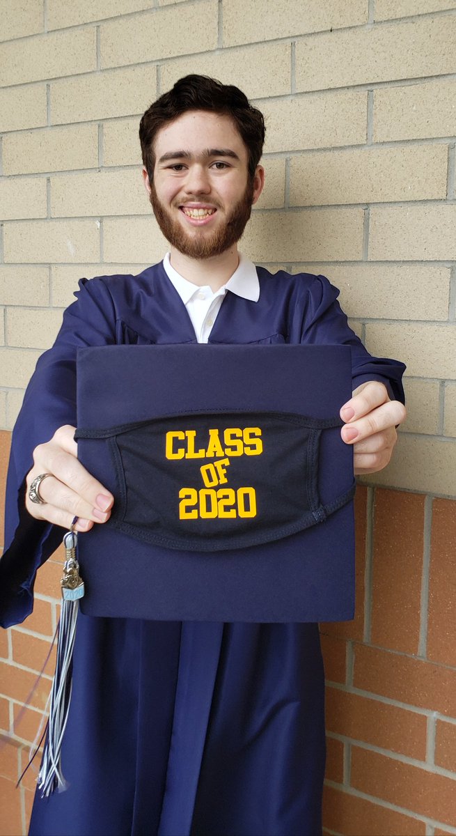 darlene_kaiser's tweet photo. Congratulations to our RV graduate - we are so proud of you! Lots of ❤ https://t.co/dgSfpiUPC7