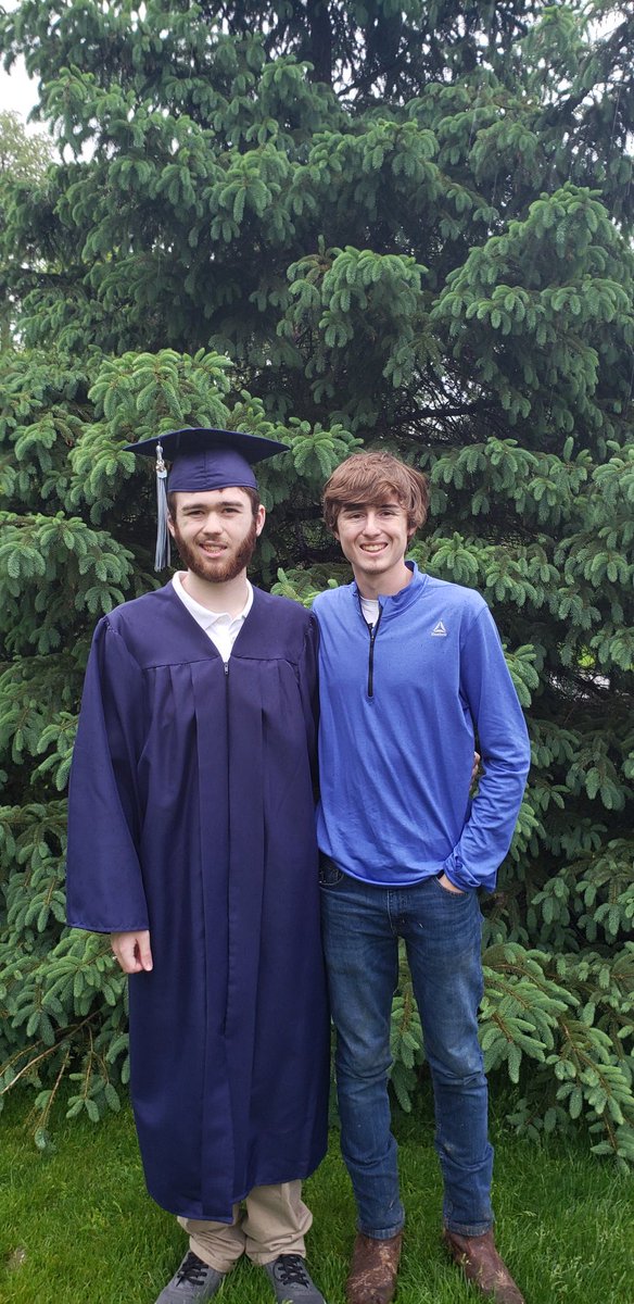 darlene_kaiser's tweet photo. Congratulations to our RV graduate - we are so proud of you! Lots of ❤ https://t.co/dgSfpiUPC7