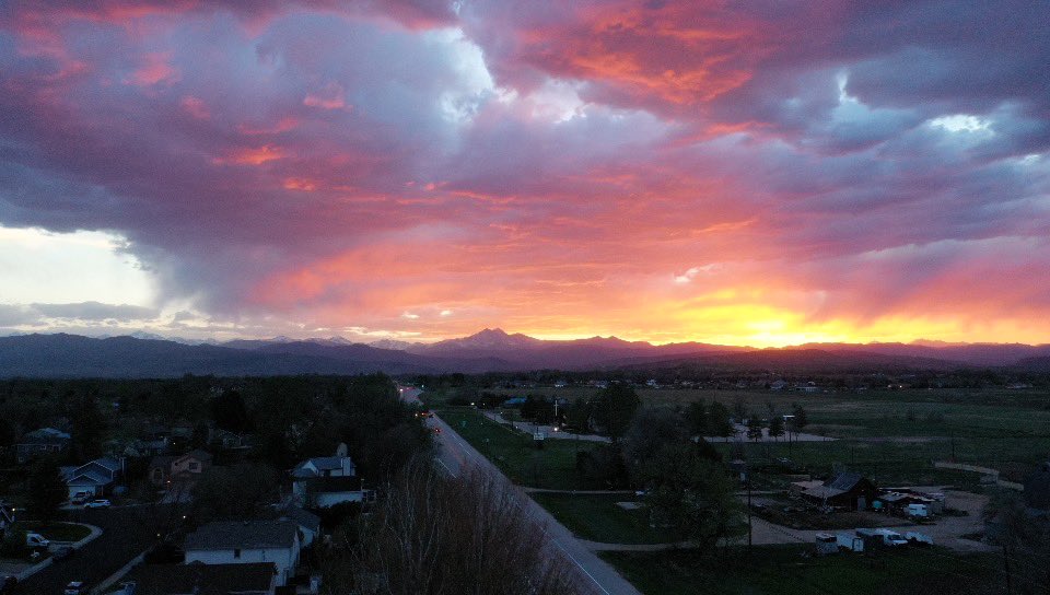 FlyingHighPhoto's tweet photo. Even with high wind warnings, I was able to get back up for these stellar shots. #dronephotography #drone #flyinghigh #sunset #coloradophotography https://t.co/kJ952QbFrJ