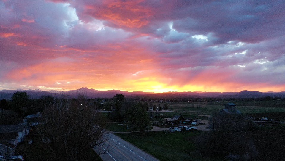 FlyingHighPhoto's tweet photo. Even with high wind warnings, I was able to get back up for these stellar shots. #dronephotography #drone #flyinghigh #sunset #coloradophotography https://t.co/kJ952QbFrJ