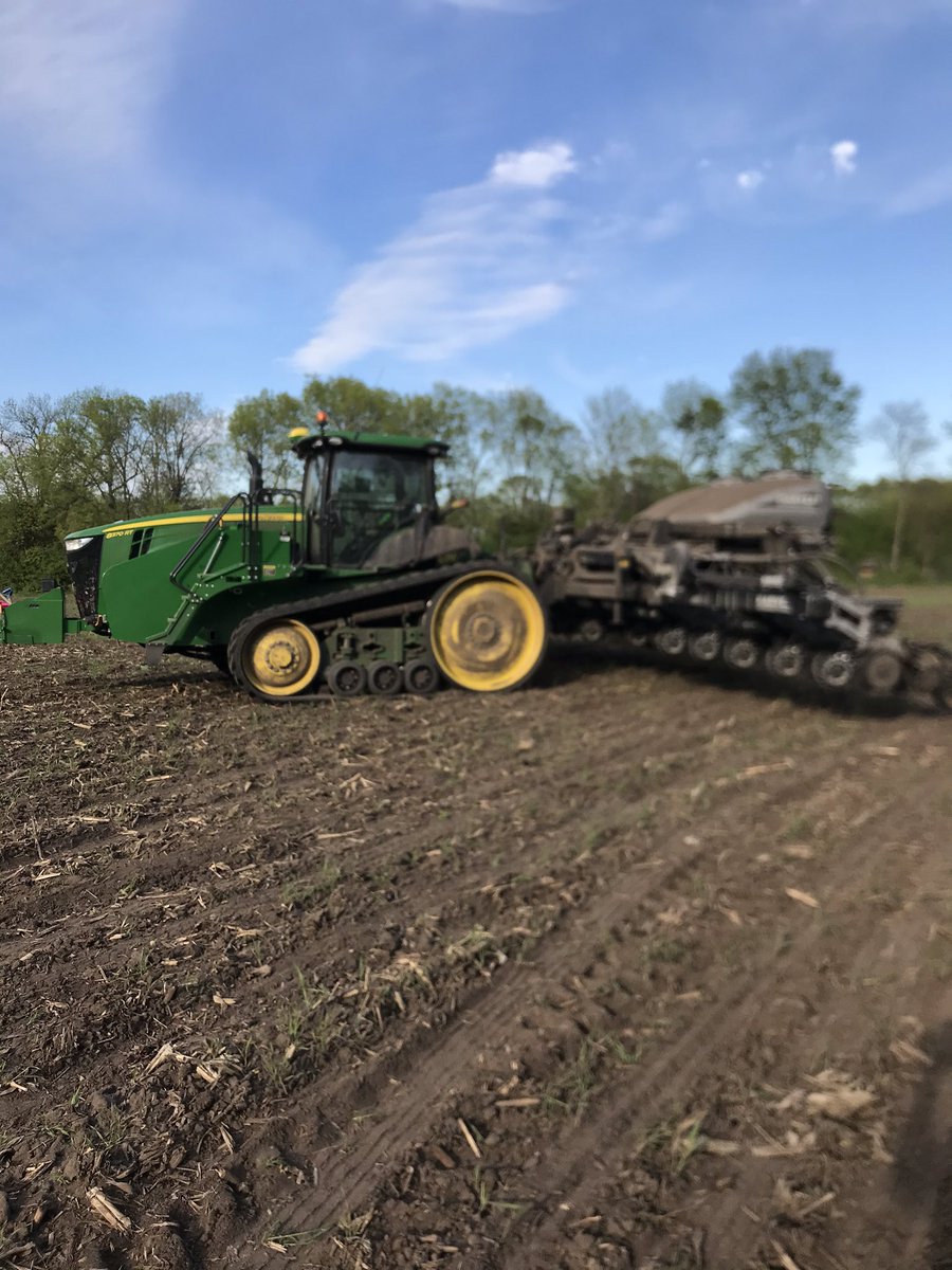 gabduncan29's tweet photo. 2020 planting is finished! Thanks to @ag_kimberley for keeping us rolling with our 16 row high speed! Running in cover crops/no till/conventional till the planter adaptated well! https://t.co/Bpw68hRjQn