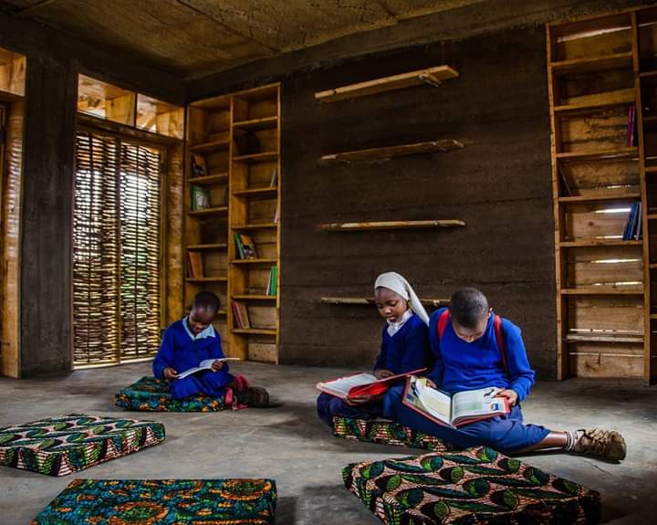 Amani Library by Social Practice Architecture, jury members of our current competition: a house in Tanzania that will be built

#archilovers #arquitetura #architektur #arkiromantix #architettura #archicompetition