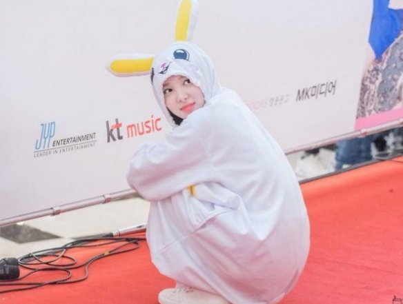 tiny_nayeon's tweet photo. #나연 https://t.co/e5qIrghMUe