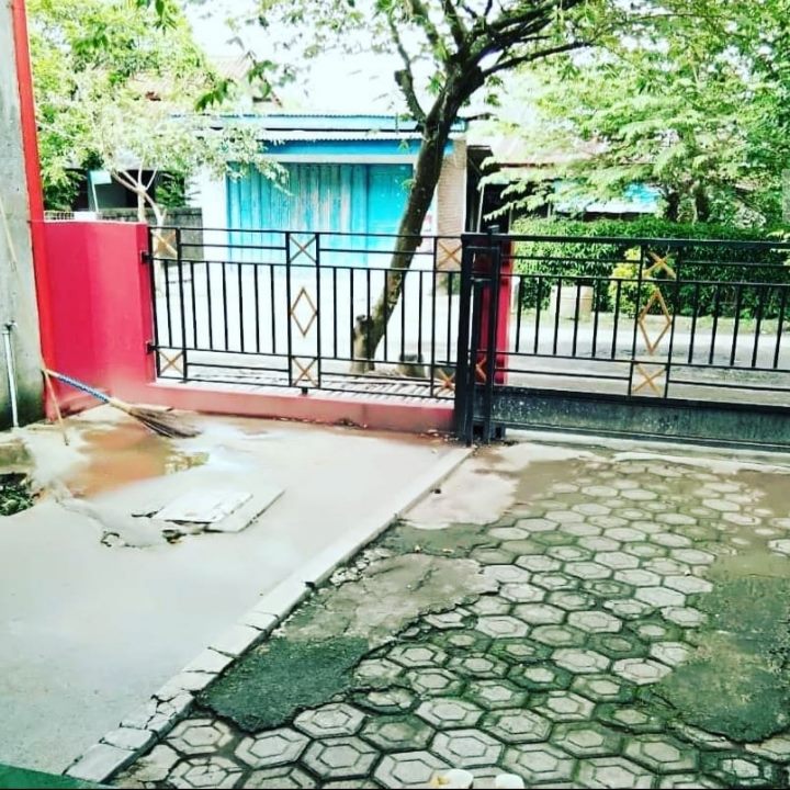 Yang ditunggu-tunggu pas mau Lebaran pasti "BONUSAN". Kaya Rumah di Cibenon. Beli Rumah BONUS kios. Dekat dengan jalan raya dan pusat Kota Sidareja. Rp 345 jt. Segera hubungi wa.me/6281999988099/…. (0280) 5264370 atau kunjungi instagram.com/propertysidare… facebook.com/propertysidare…