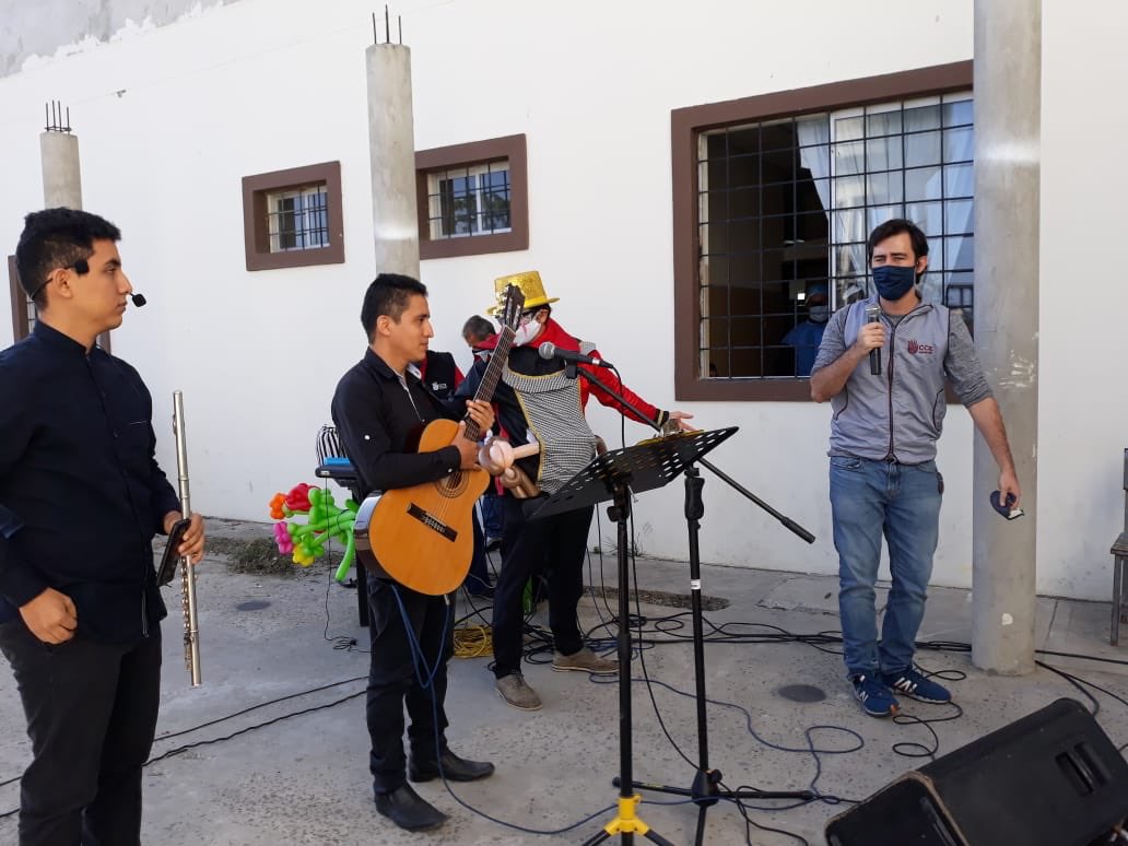 ManabiCce's tweet photo. Queremos agradecer a todo el personal del Centro de Salud Tipo B de #Jaramijó por compartir con nosotros este momento lleno de arte. 💃🏻🎭🎸 ¡Vamos a salir adelante! #QuédateEnCasa #ViveArte https://t.co/q8PHROS0Bm