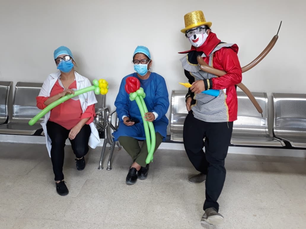 ManabiCce's tweet photo. Queremos agradecer a todo el personal del Centro de Salud Tipo B de #Jaramijó por compartir con nosotros este momento lleno de arte. 💃🏻🎭🎸 ¡Vamos a salir adelante! #QuédateEnCasa #ViveArte https://t.co/q8PHROS0Bm