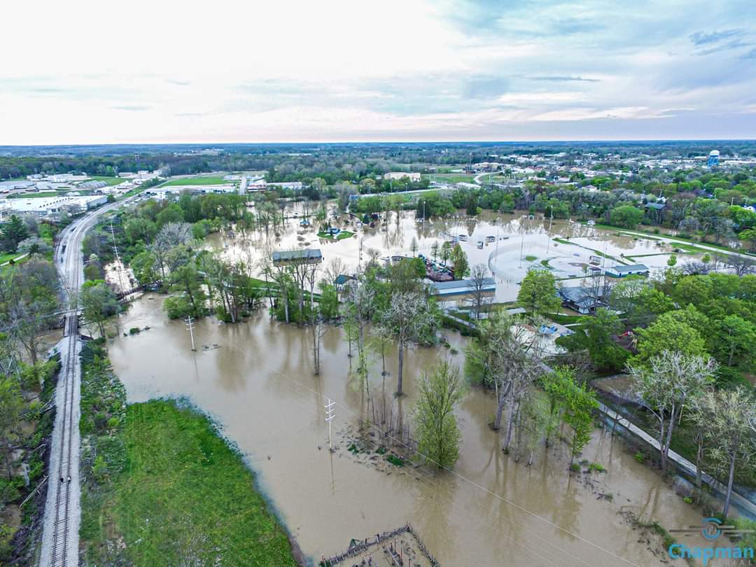 cmuweather's tweet photo. @chapmanaerial took these shots of ISLAND PARK this morning in downtown MOUNT PLEASANT today! Major flooding of the Chippewa River! #miwx #cmu https://t.co/s0CATewwgc