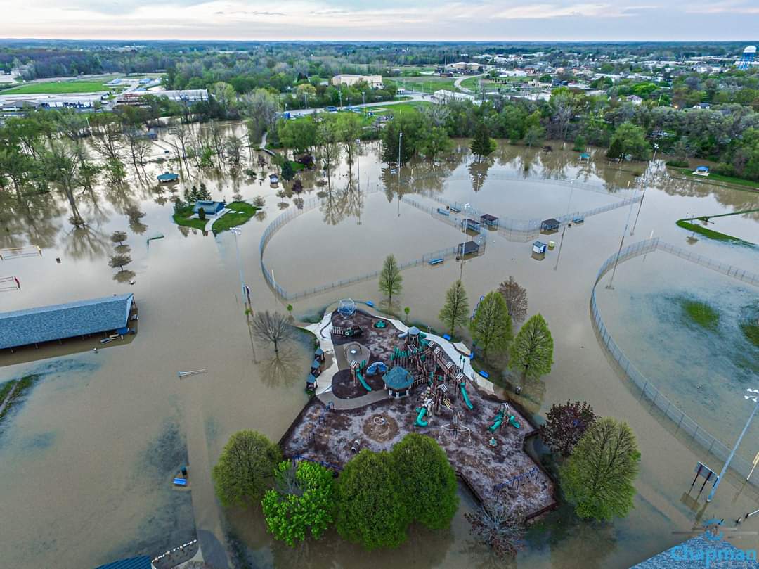 cmuweather's tweet photo. @chapmanaerial took these shots of ISLAND PARK this morning in downtown MOUNT PLEASANT today! Major flooding of the Chippewa River! #miwx #cmu https://t.co/s0CATewwgc