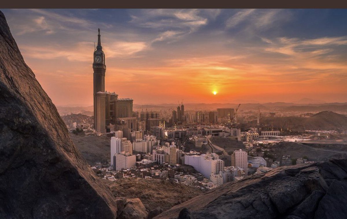 F002Ll's tweet photo. #ستفرج_يامكه  نورٌ تدفّـق من حنـايا مكـة
فقضـى على ليلِ الأسى وطواهُ . https://t.co/rEDXtQUqzP