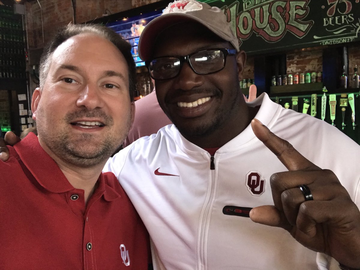 MPSallusti73's tweet photo. @Rufus_Alexander #columbus2017 the start of a beautiful friendship and lots of cigars #boomer incredible trip!!! https://t.co/DYRLNXEfkS
