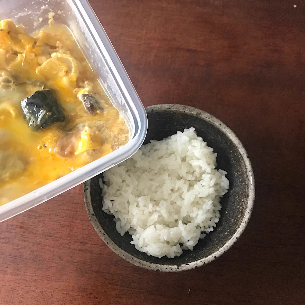 意外と美味しいし安い！？サバと卵を組み合わせた「赤の他人丼」の作り方！