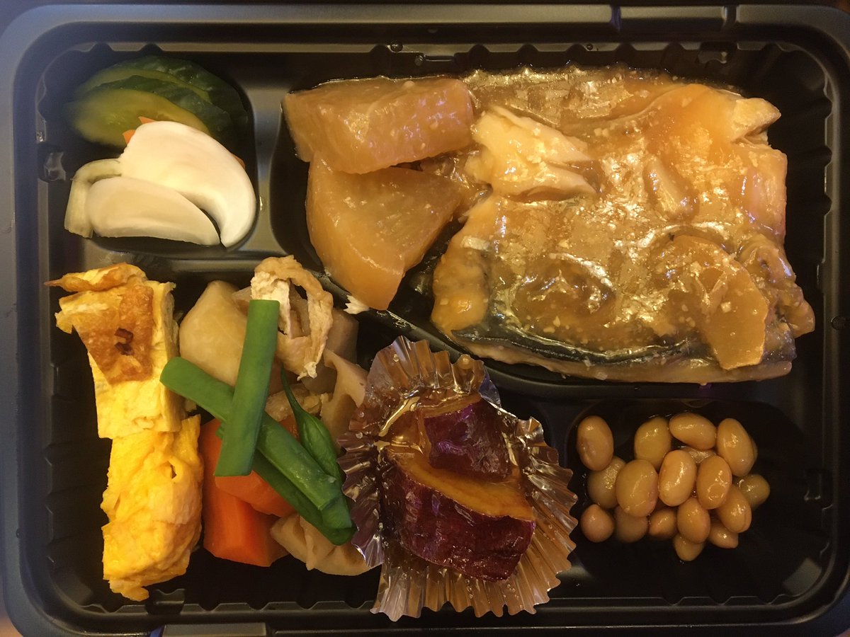 Issin_ueno's tweet photo. サバと大根の味噌煮
ネギ入り玉子焼き
里芋、人参、蓮根、油揚げ、
インゲンの煮物
大学芋
大豆煮
お漬け物
#全て手作り #無添��� #天然塩使用
#国産野菜 #身体の栄養 
#健康のお手伝い #一心 #弁当 https://t.co/fmFh36GHnH