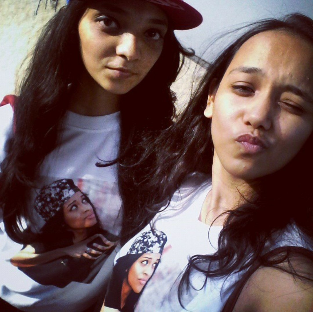 chaoticsince96's tweet photo. 5 WHOLE YEARS standing in line wearing THAT cause we didn't have #TeamSuper merch. To us screaming out #LEH. To us shedding tearS RIGHT THERE WHEN @Lilly talked with us. 
5 years of @RajviDesai31 and I learning that "Happiness is the only thing worth fight for" 
#AT2UI https://t.co/Svr4T1C8GK