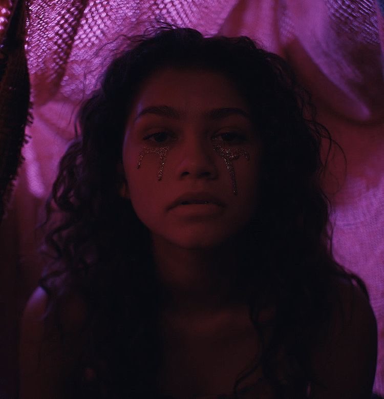 antoniavr_'s tweet photo. Re-watching Euphoria so here is a Rue appreciation post. https://t.co/y0csY2gK01